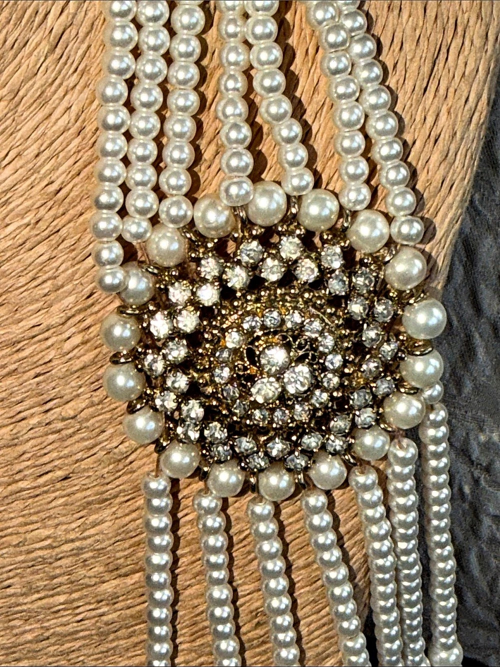 Layered Pearl Statement Necklace in White & Gold Like New - Picture 8 of 15